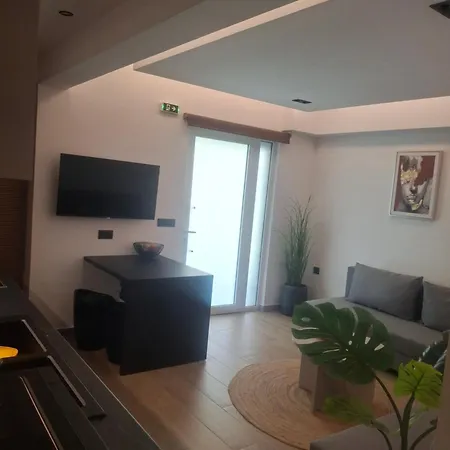 Prifti Luxury Ll